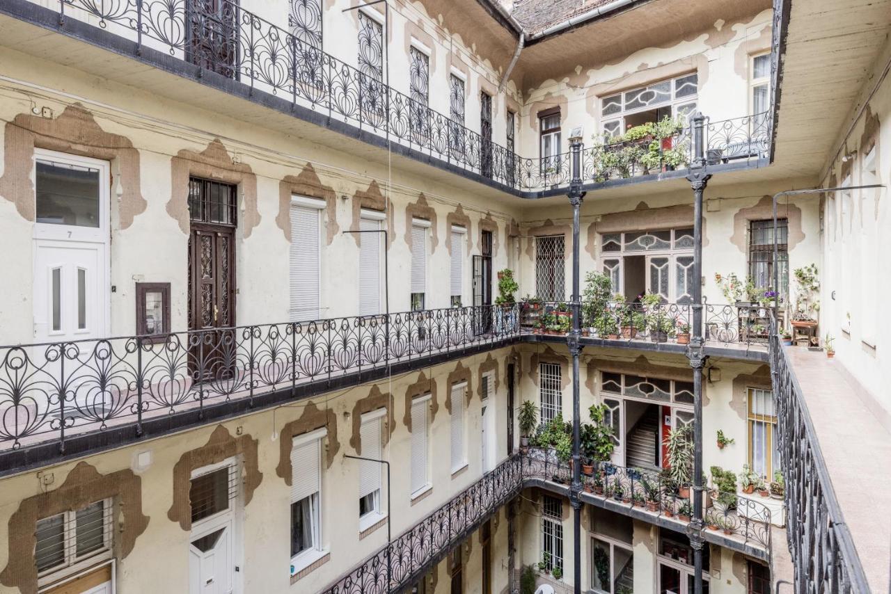 Lovely Studio In The Heart Of Будапеща Екстериор снимка