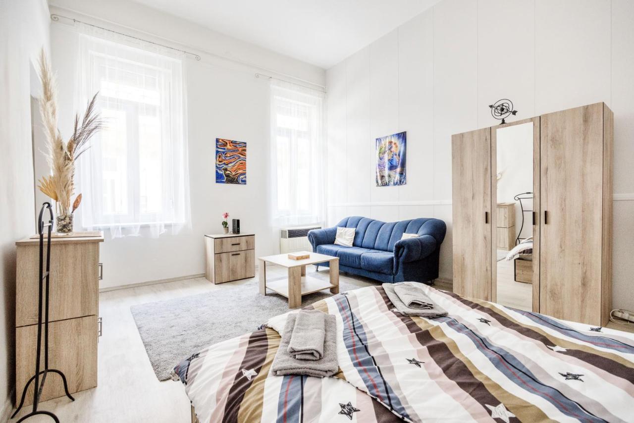 Lovely Studio In The Heart Of Будапеща Екстериор снимка
