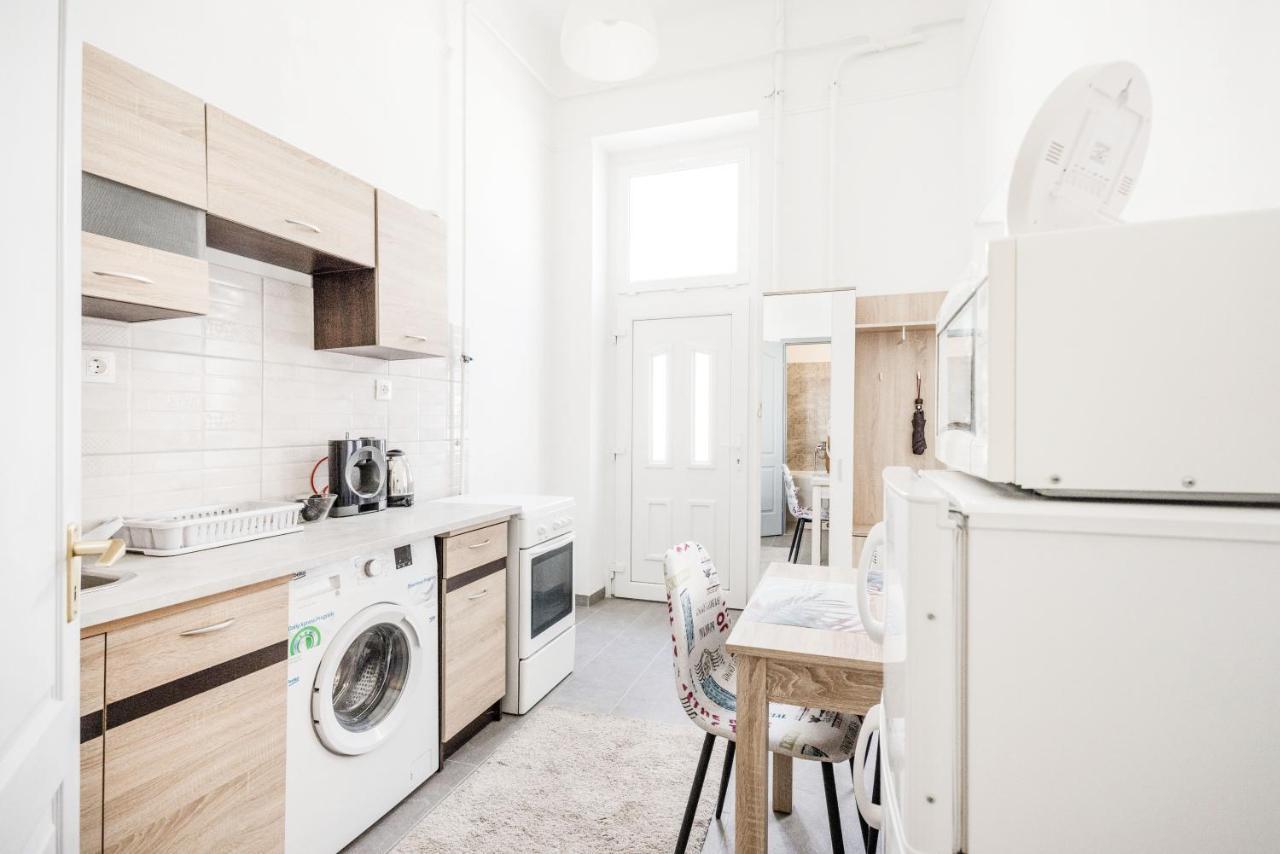 Lovely Studio In The Heart Of Будапеща Екстериор снимка
