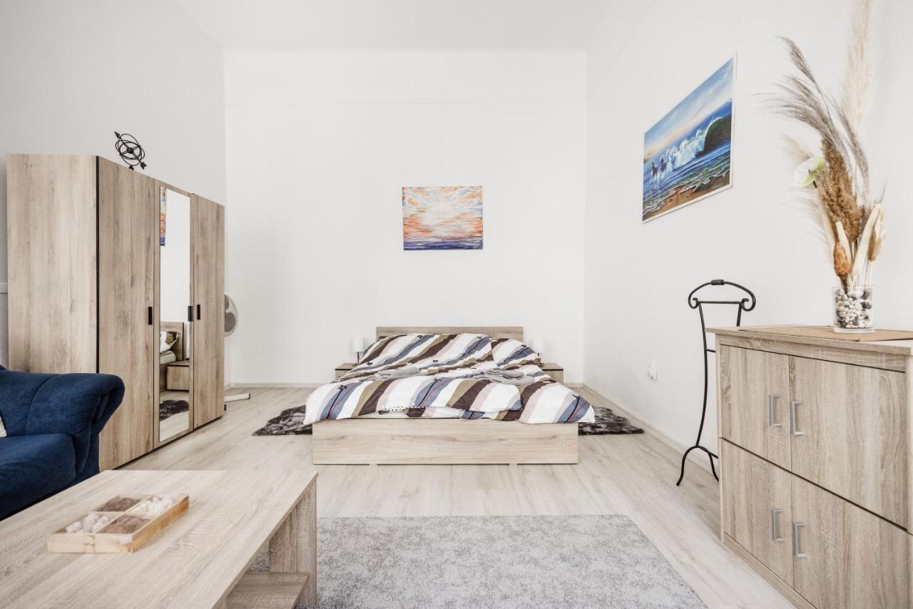 Lovely Studio In The Heart Of Будапеща Екстериор снимка