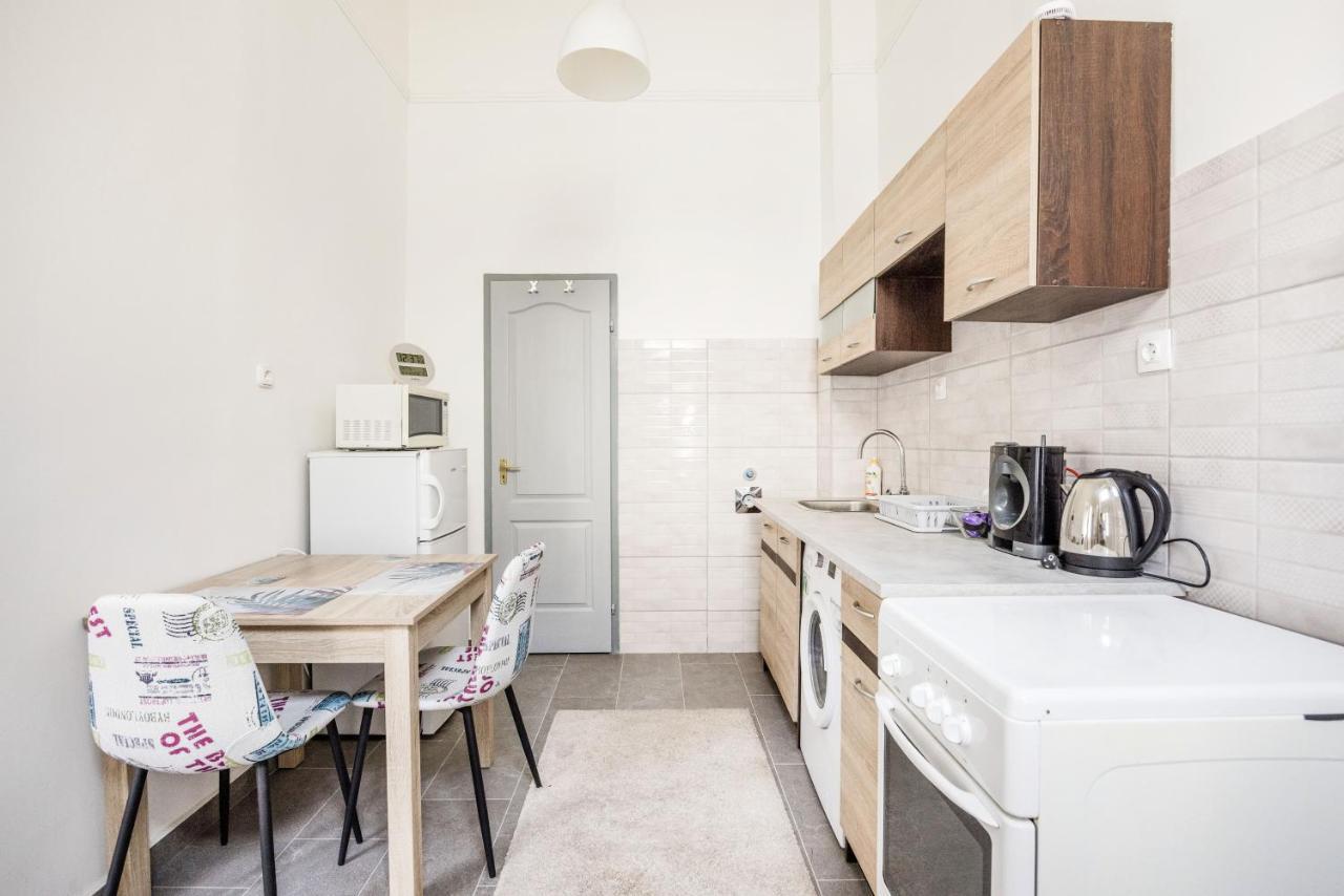 Lovely Studio In The Heart Of Будапеща Екстериор снимка