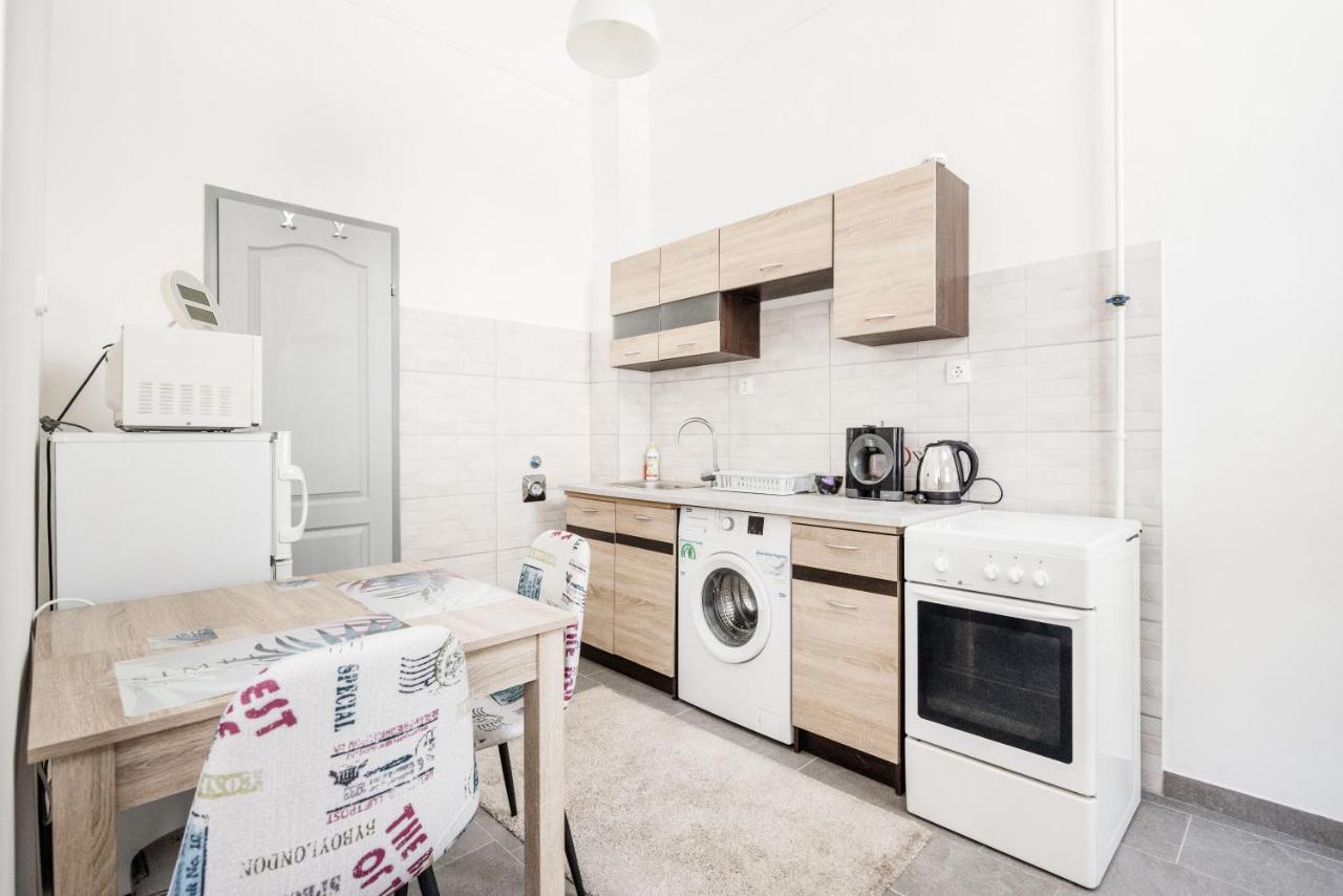 Lovely Studio In The Heart Of Будапеща Екстериор снимка