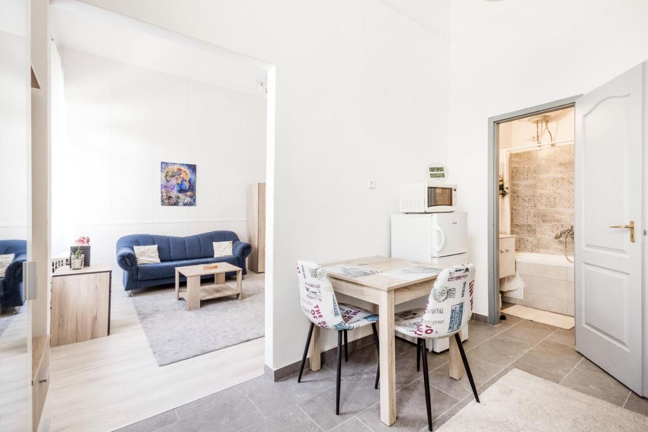 Lovely Studio In The Heart Of Будапеща Екстериор снимка